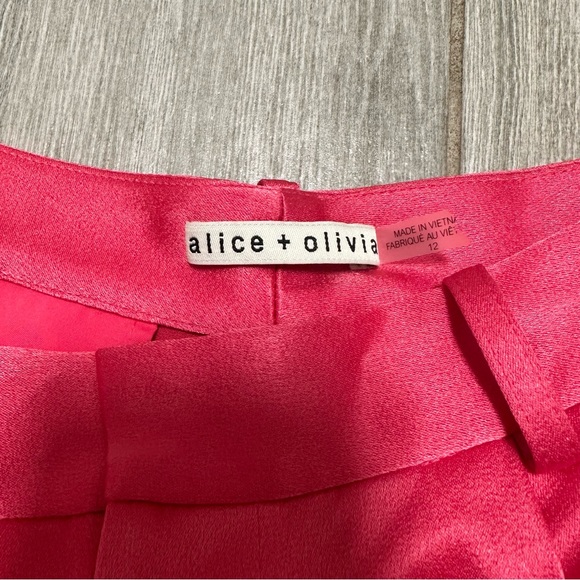 Alice + Olivia Conry Shorts Size 12 in Raspberry - Picture 2 of 3